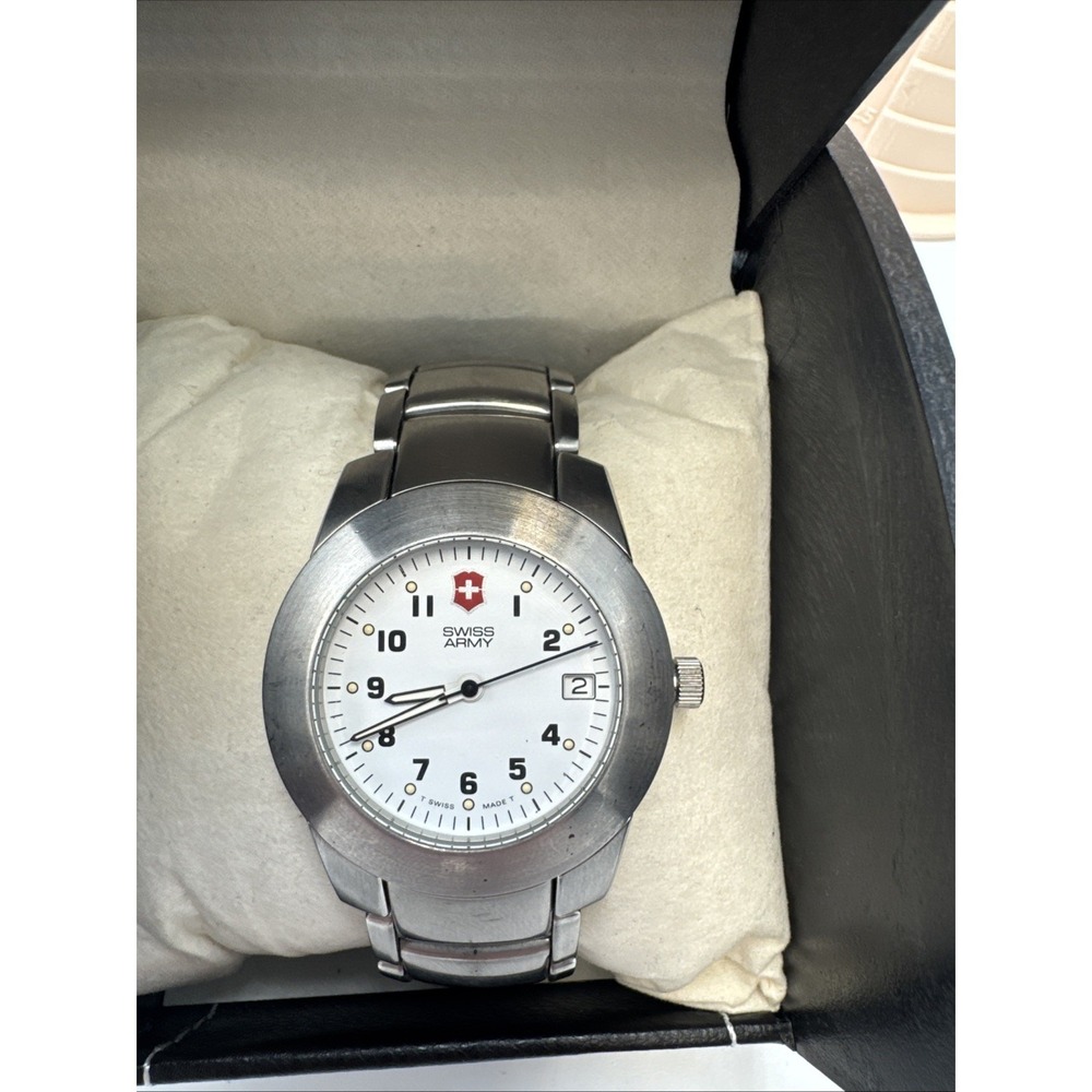 Victorinox Swiss Army Made Peak Stainless Bracelet Quartz 38mm Watch New Battery